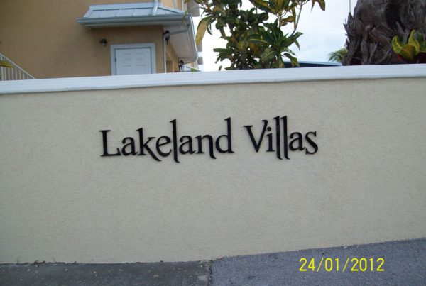 lakeland villas signs